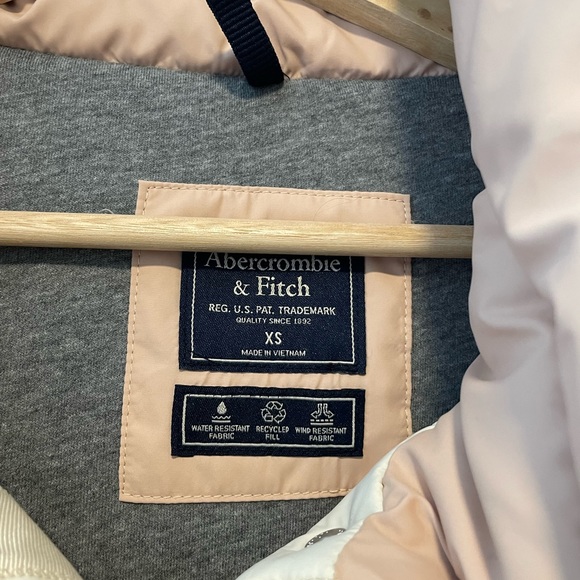 Abercrombie & Fitch Cropped lightweight puff jacket - Picture 3 of 3